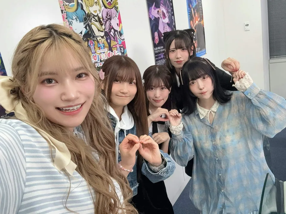 夢限大みゅーたいぷ成员在最终话 DAY 活动现场合照